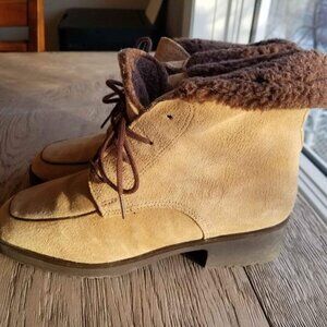 Vintage Women's Tan Suede Waterproof Hush Puppies Boots size 7.5